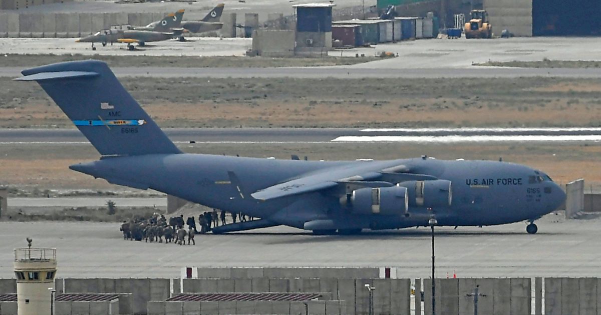 U.S. soldiers board an Air Force aircraft at the airport in Kabul on August 30, 2021, during the withdrawal of troops from Afghanistan. A new report confirms more than $7 billion in equipment was left behind.