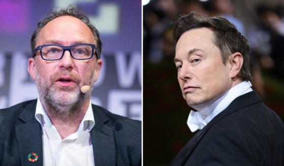 After Wikipedia changed the definition of recession, Elon Musk, right, called out the company in a tweet, prompting founder Jimmy Wales, left, to respond to the Tesla and SpaceX CEO on Twitter.