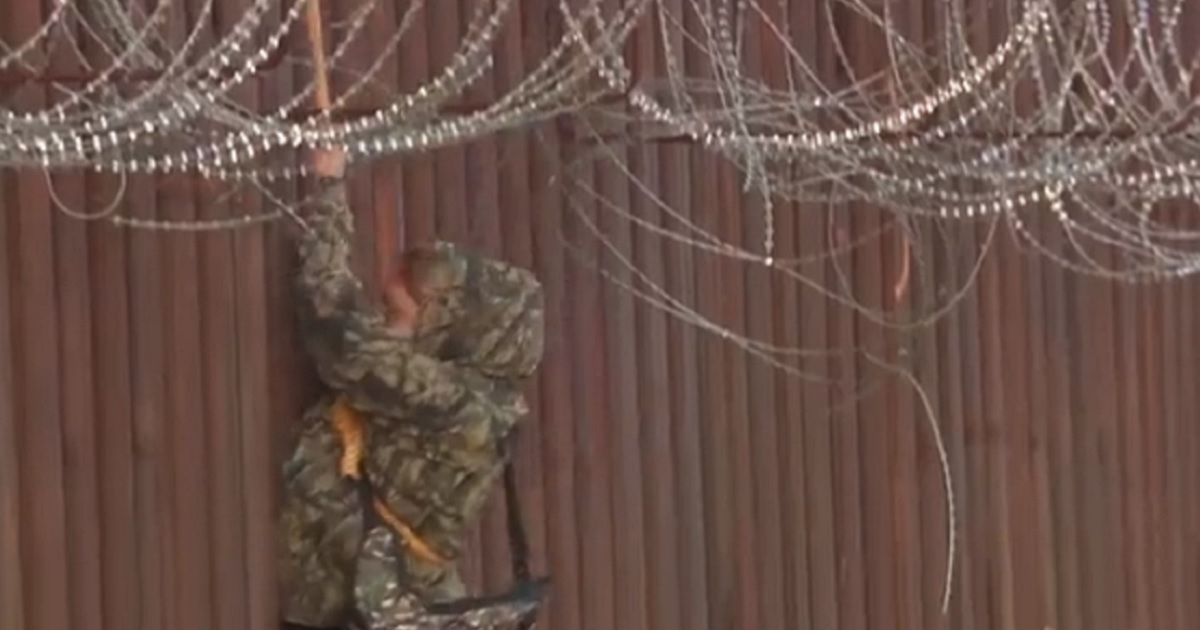 In a scene recorded by Fox News, an illegal alien uses a rope to scale down the side of a border fence in Arizona.