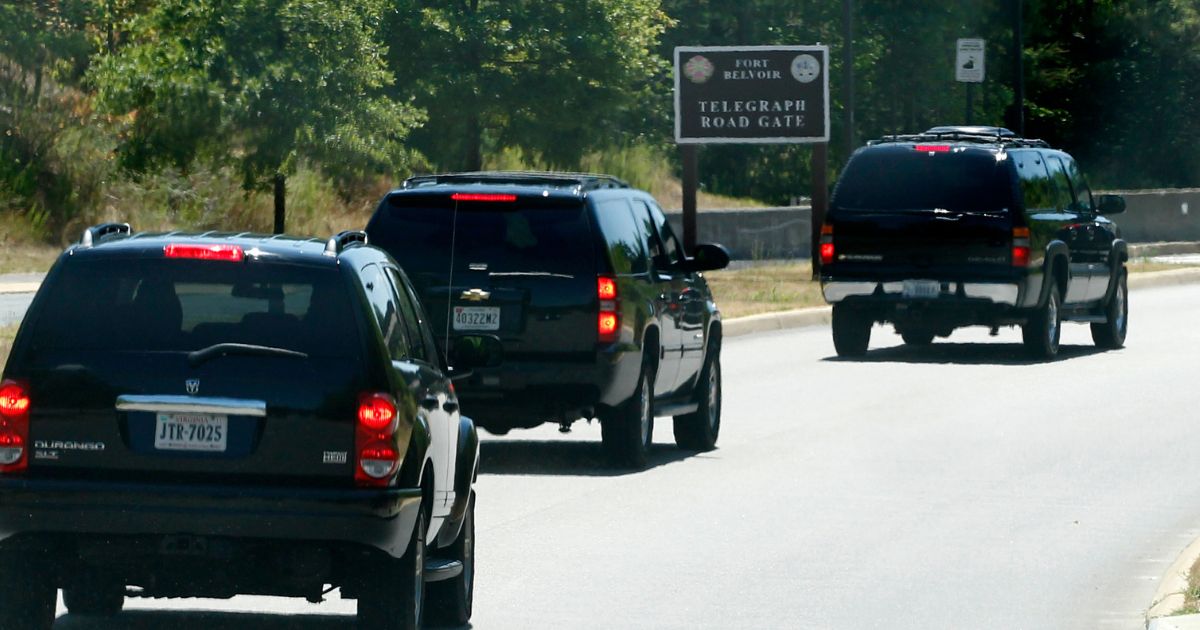 The presidential motorcade carrying President Barack Obama arrives at Fort Belvoir, Virginia, on July 11, 2010.