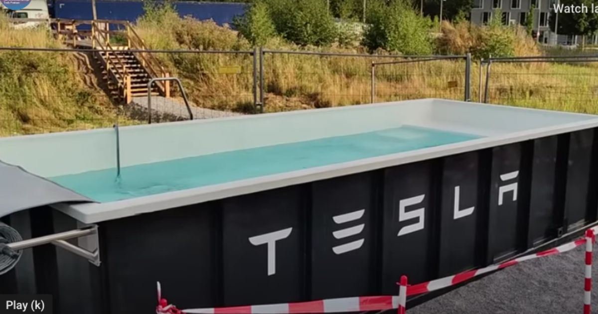 Looking for an activity while your electric vehicle charges at a station in Hilden, Germany? How about a dip in the pool?