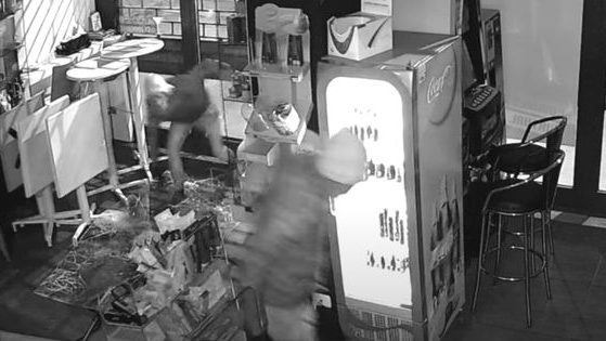Security footage catches three thieves breaking into a business just seconds before the UR Fog cannon went off, making it impossible to see inside the room.