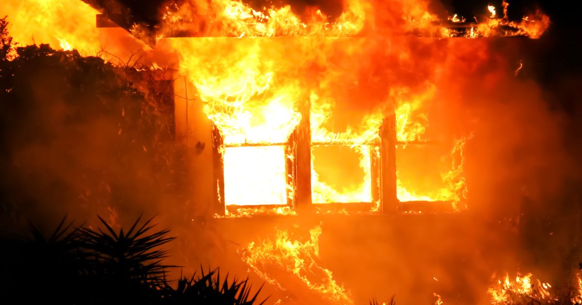 Authorities Drag 3 Bodies from Smoldering House – Quickly Realize It Wasn’t the Fire That Killed Them