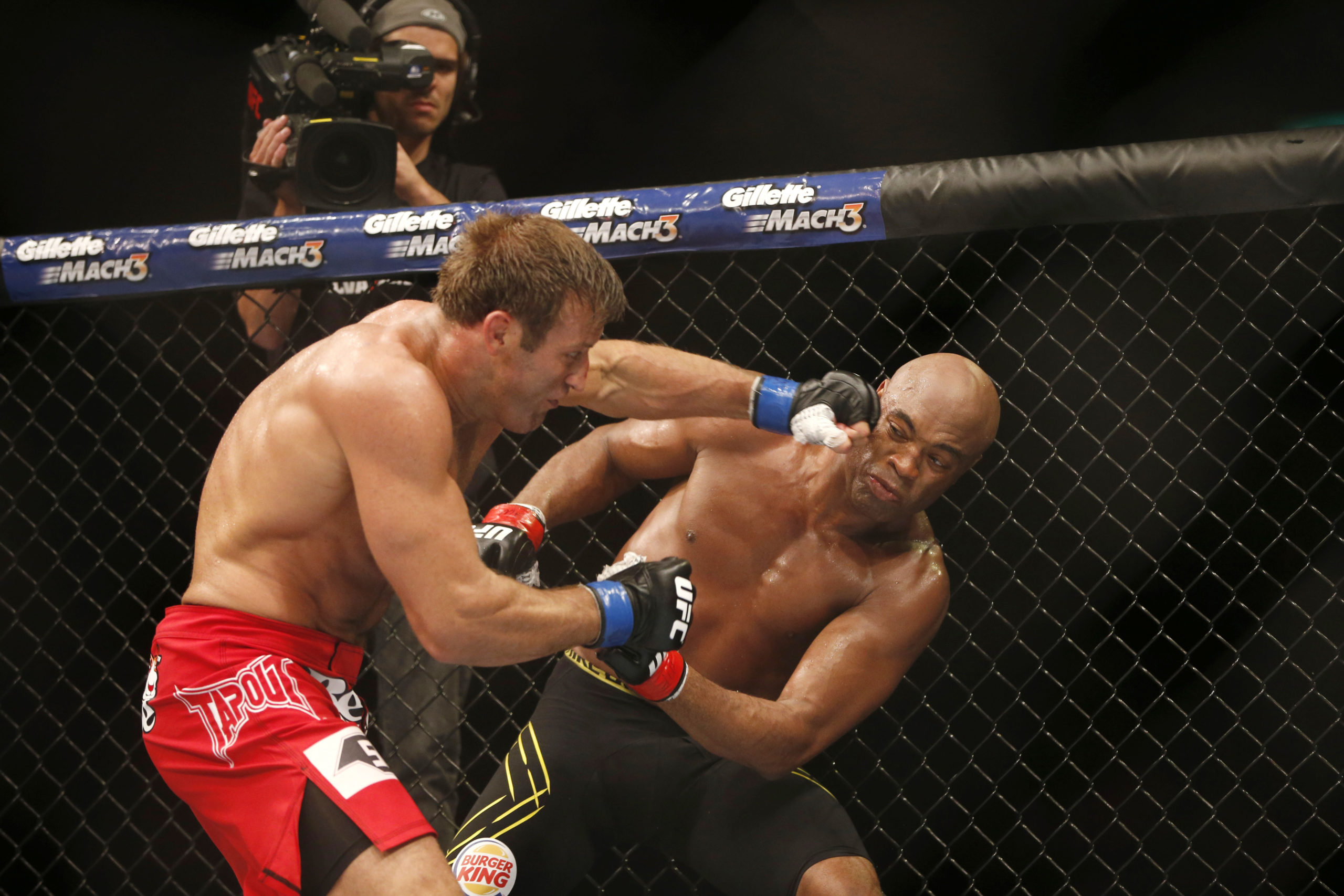 Anderson Silva, right, of Brazil, fights Stephan Bonnar, of the United States, during their light heavyweight mixed martial arts bout at the Ultimate Fighting Championship (UFC) 153 in Rio de Janeiro, Oct. 14, 2012.