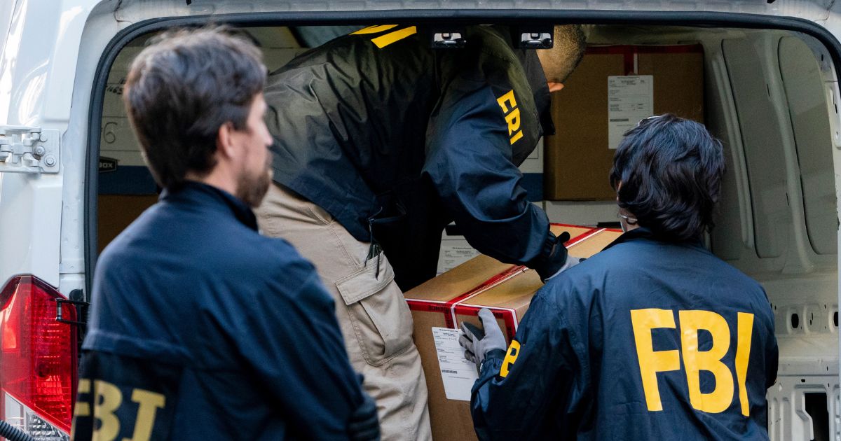 Federal agents load a vehicle with evidence boxes taken from a property related to Russian oligarch Oleg Deripaska in New York City on Oct. 19, 2021.