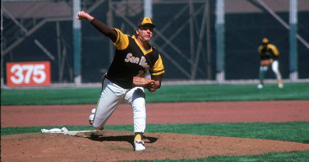 Gaylord Perry pitches for the San Diego Padres in 1979. Perry died Thursday at age 84.