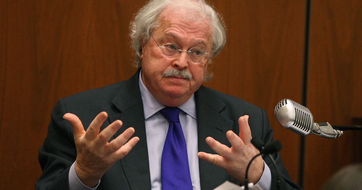 Forensic pathologist Michael Baden testifies in the murder trial of music producer Phil Spector Aug. 16, 2007, in Los Angeles.