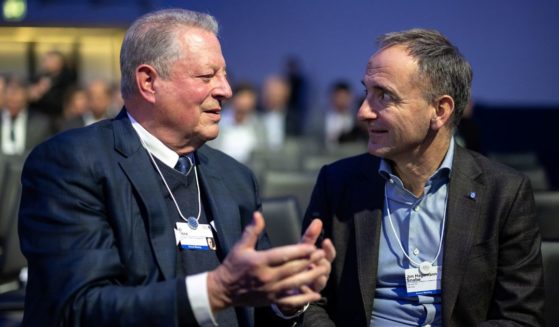 Siemens chairman Jim Hagemann Snabe, right, speaks with former Vice President Al Gore during the World Economic Forum's annual meeting in Davos, Switzerland, on Tuesday.