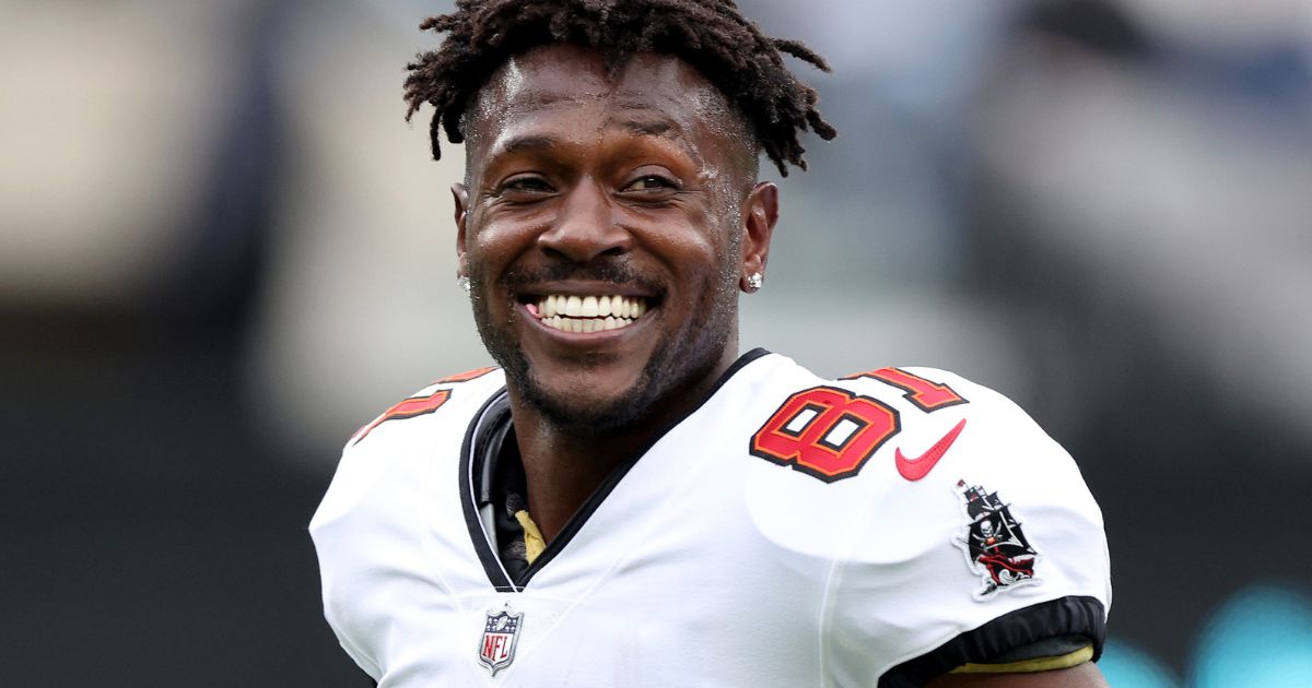 Antonio Brown of the Tampa Bay Buccaneers warms up prior to a game against the New York Jets at MetLife Stadium on Jan. 2, 2022, in East Rutherford, New Jersey.