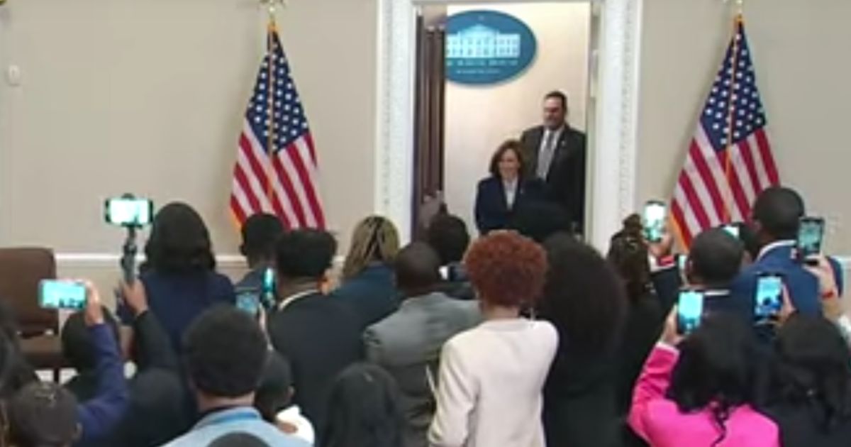 Vice President Kamala Harris was greeted with an awkward silence when she entered the room to speak to student journalists.