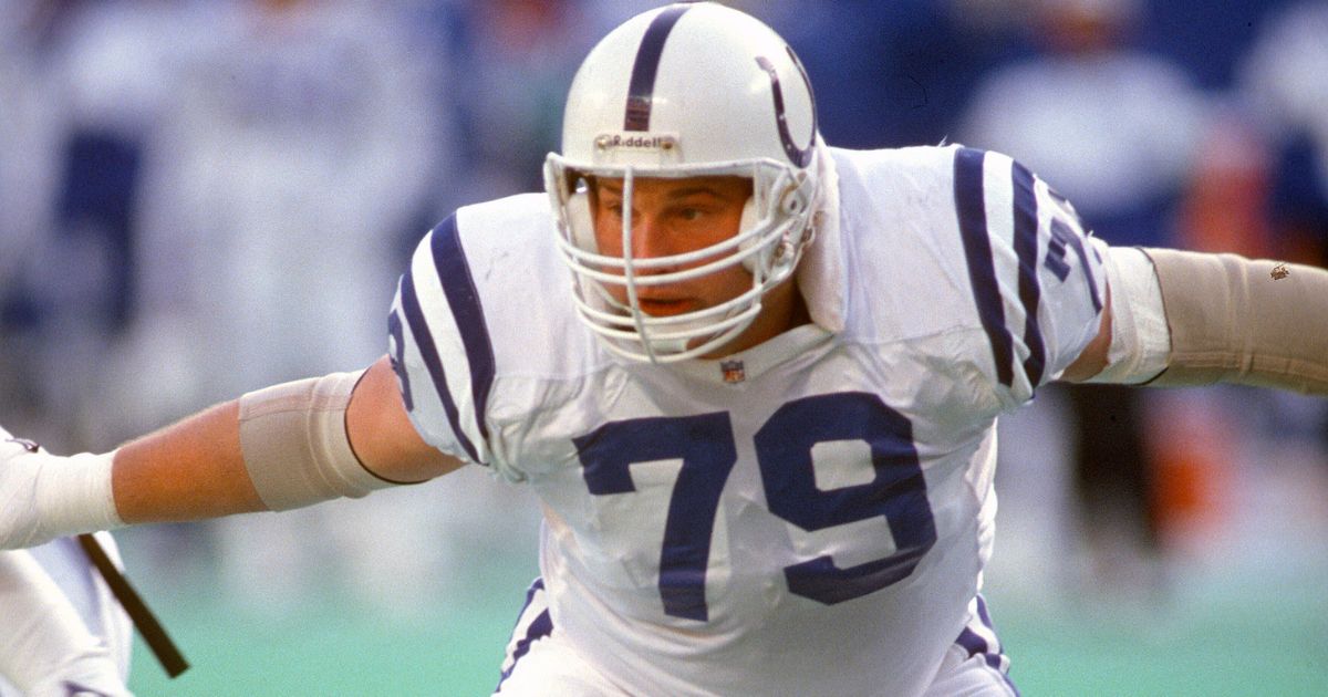 Joe Staysniak, then-lineman for the Indianapolis Colts, plays against the New York Giants in East Rutherford, New Jersey, on Dec. 12, 1993.