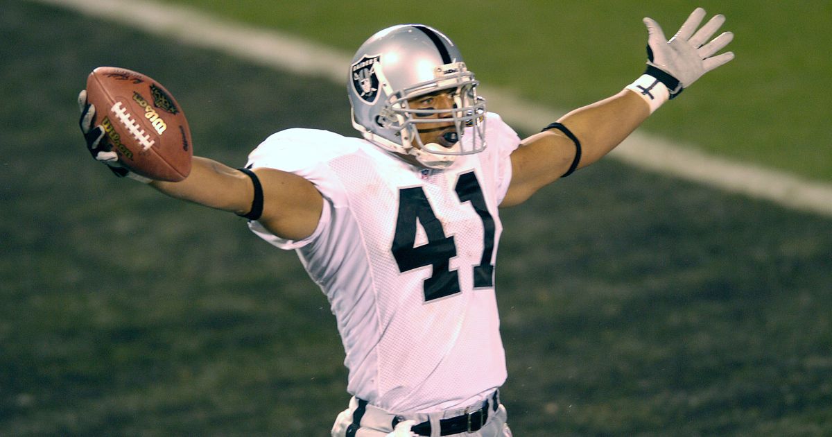 Eric Johnson of the Oakland Raiders gestures during Super Bowl XXXVII against the Tampa Bay Buccaneers at Qualcomm Stadium in San Diego on Jan. 26, 2003.