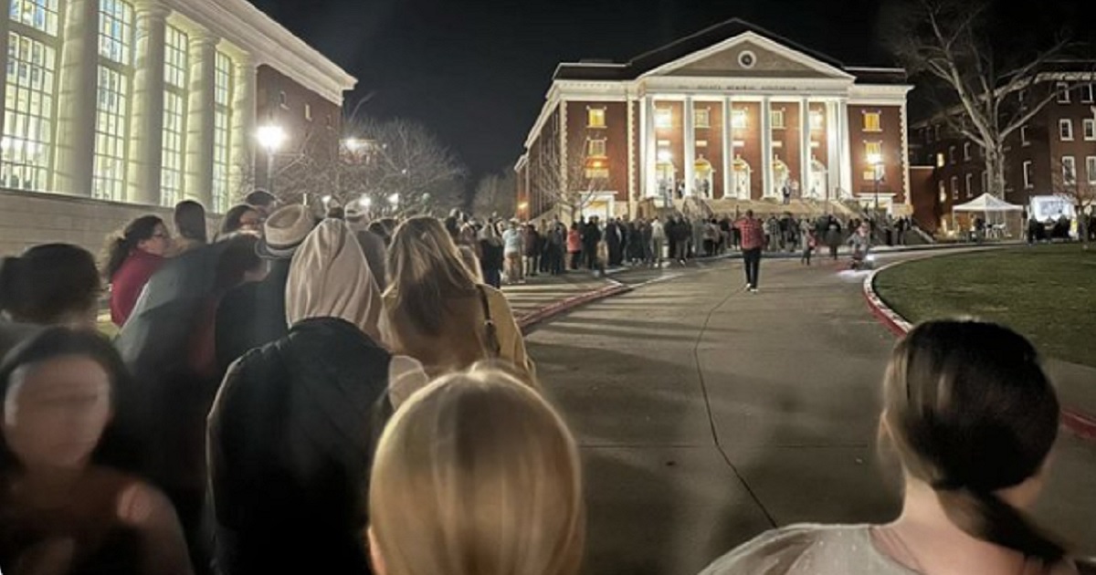 A long line of worshippers outside Asbury University's Hughes Auditorium.