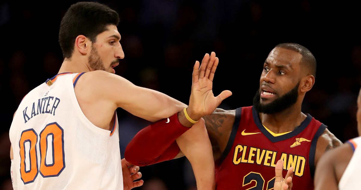 Enes Kanter #00 of the New York Knicks and LeBron James #23 of the Cleveland Cavaliers fight for position at Madison Square Garden on November 13, 2017 in New York City.