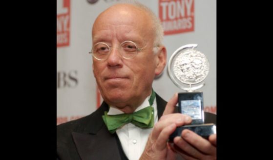 Eugene Lee poses with his Tony Award for Best Scenic Design for "Wicked" at the Tony Awards in New York on June 6, 2004.