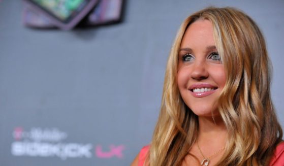 Actress Amanda Bynes arrives at the T-Mobile Sidekick LX launch event at Paramount Studios on May 14, 2009, in Hollywood, California.