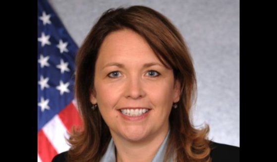 Dana Hyde, a former official in the Clinton and Obama administrations, died after sustaining blunt-force injuries from heavy turbulence during a flight.
