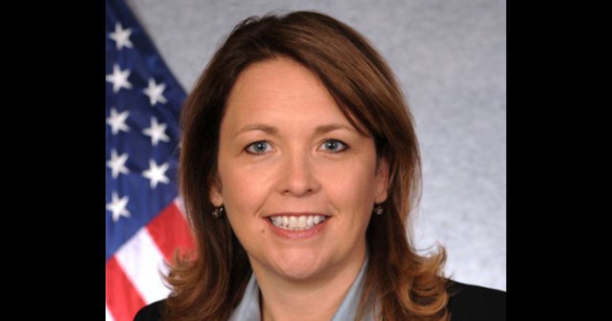 Dana Hyde, a former official in the Clinton and Obama administrations, died after sustaining blunt-force injuries from heavy turbulence during a flight.