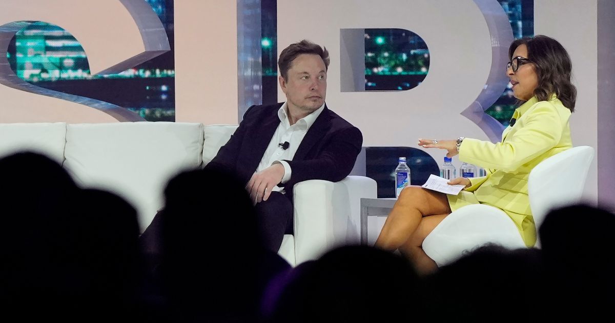 Elon Musk speaks with Linda Yaccarino at a marketing conference on April 18 in Miami Beach, Florida.