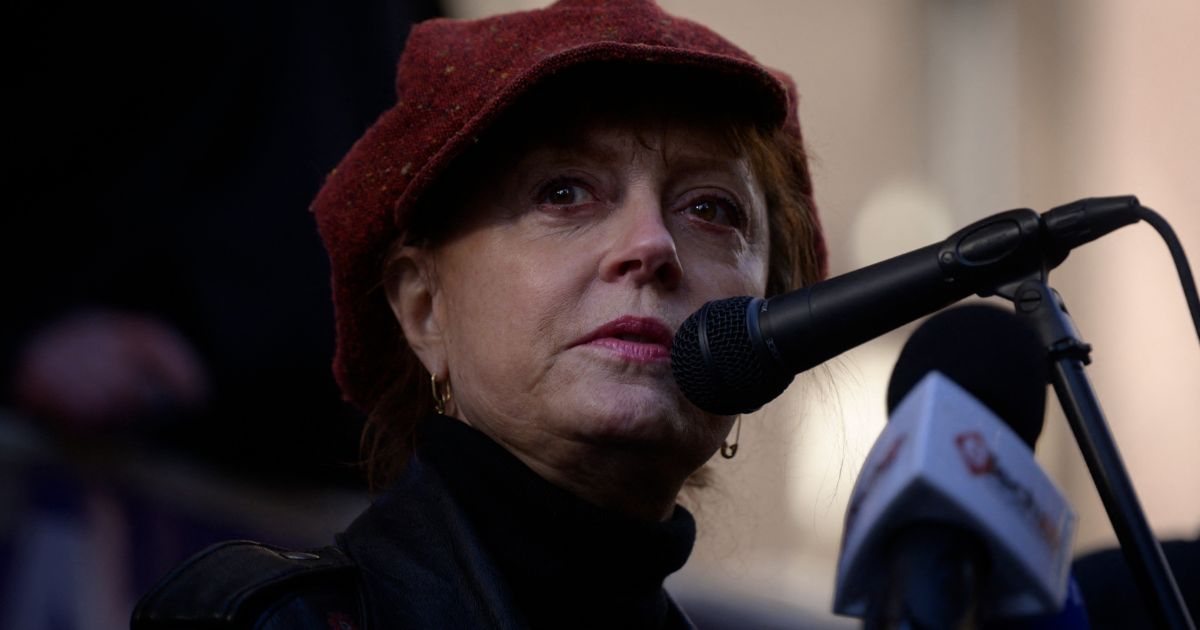 Susan Sarandon speaks during a protest against a high court ruling allowing the extradition to the US of WikiLeaks founder Julian Assange in New York City on Dec. 13, 2021.