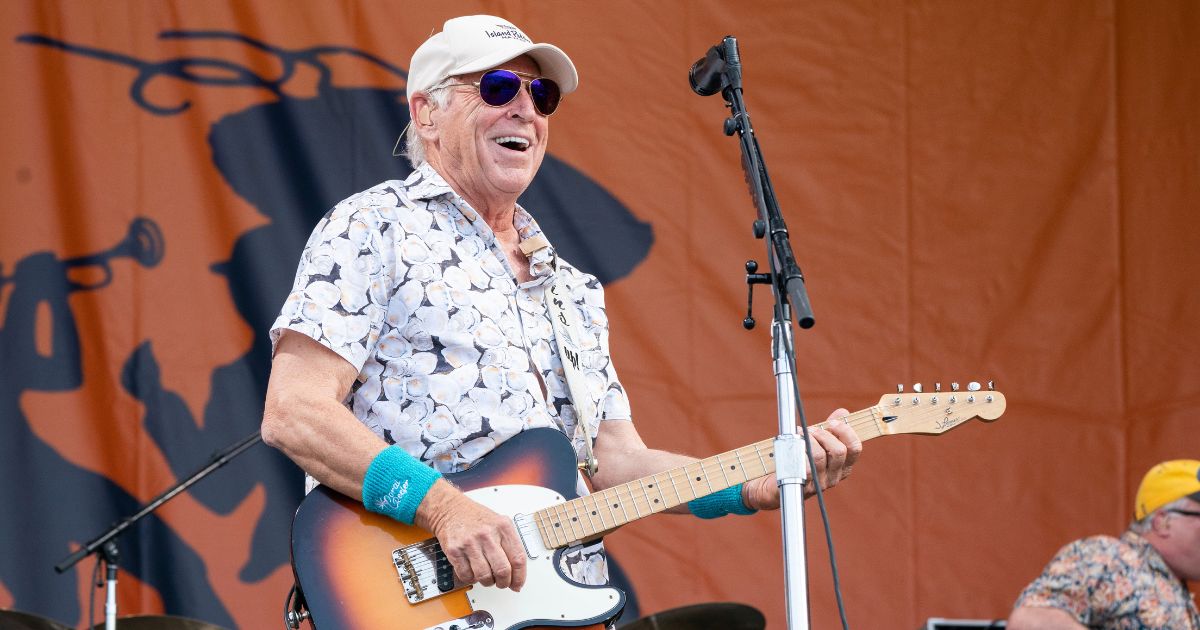Jimmy Buffett, 76, hospitalized and cancels show.