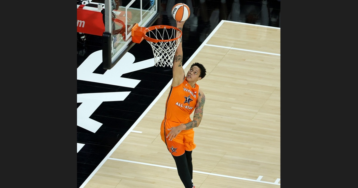 Media Goes Crazy for Brittney Griner's Slam Dunk, But Basketball Fans