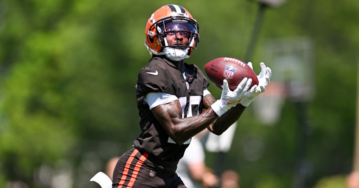 Marquise Goodwin #19 of the Cleveland Browns catches a pass during the Cleveland Browns OTAs at CrossCountry Mortgage Campus on May 31 in Berea, Ohio.
