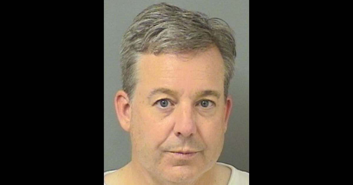 Former Fox News chief national correspondent Ed Henry was arrested in Florida.