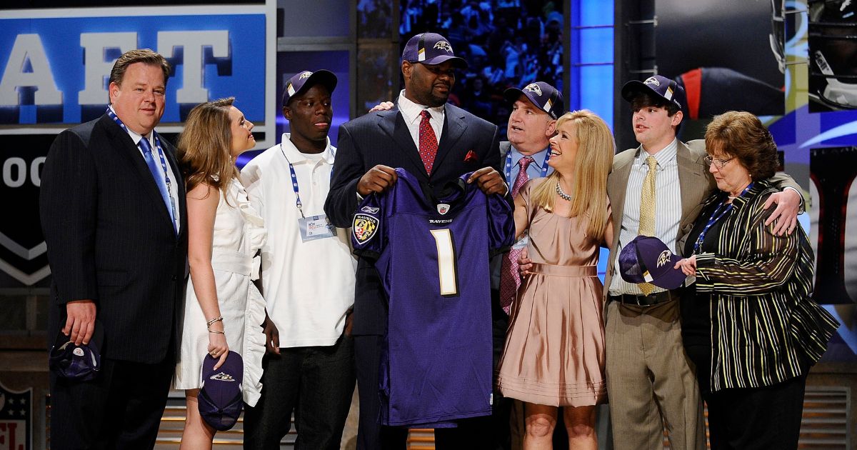 Baltimore Ravens draft pick Michael Oher poses for a photograph with his family at Radio City Music Hall during the 2009 NFL Draft on April 25, 2009 in New York City.