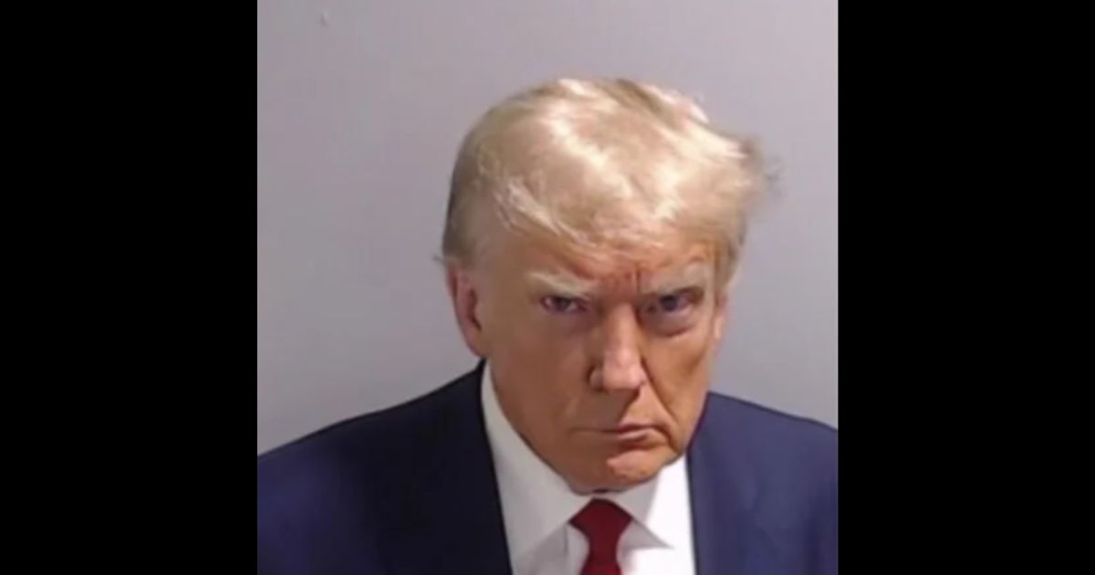 Trump’s Mug Shot Mania Surges! Dems’ Desired Image Turns into Battle Cry: ‘Never Give Up’