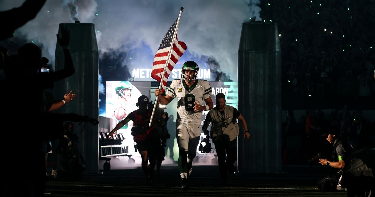 Aaron Rodgers starts ‘Monday Night Football’ with incredible show of patriotism.