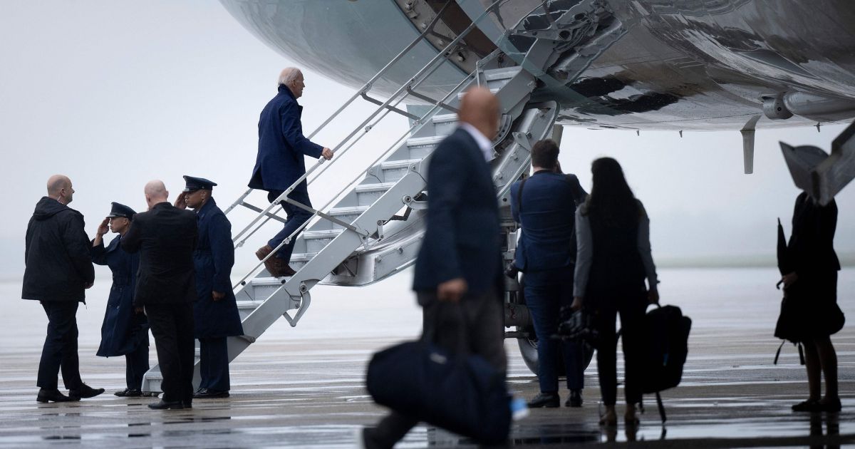Biden narrowly escapes mishap leaving Air Force One, despite using shorter stairs.