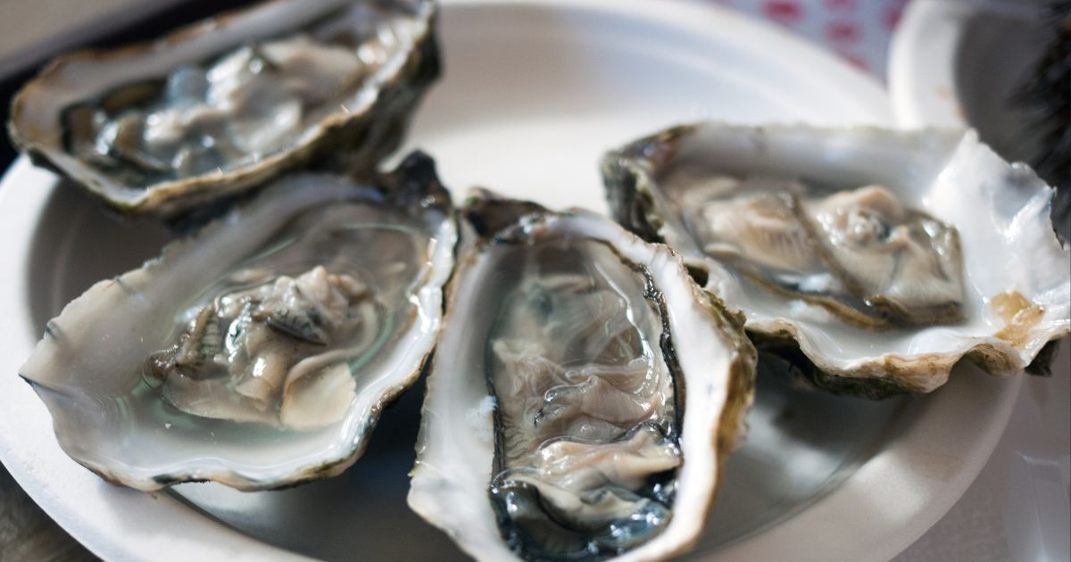 A man who ate raw oysters over Labor Day weekend became the 12th U.S. person to die from Vibrio vulnificus bacteria.