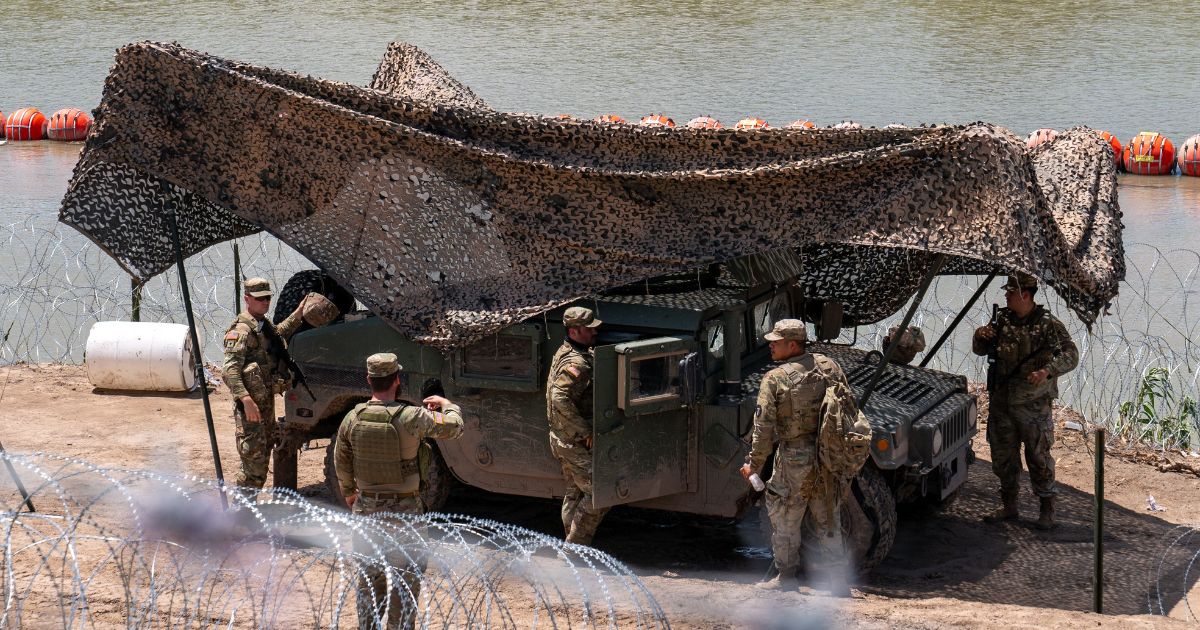 Texas National Guard arrives in Eagle Pass, wastes no time in getting to work.