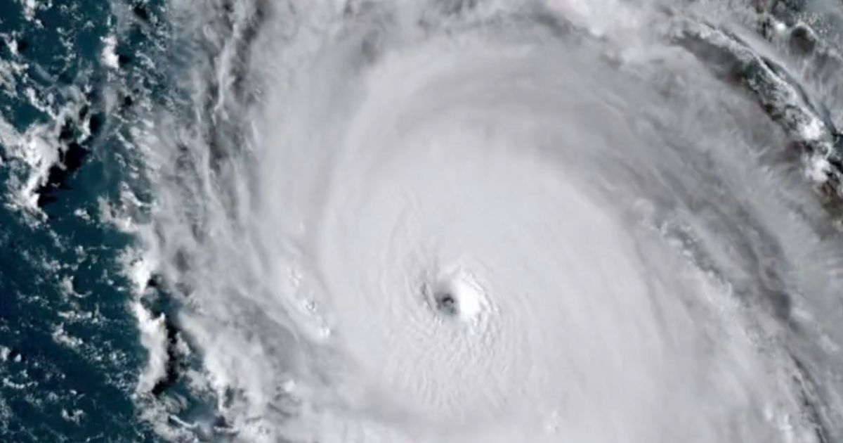 ‘Giant’ Hurricane Lee Threatens US Landfall