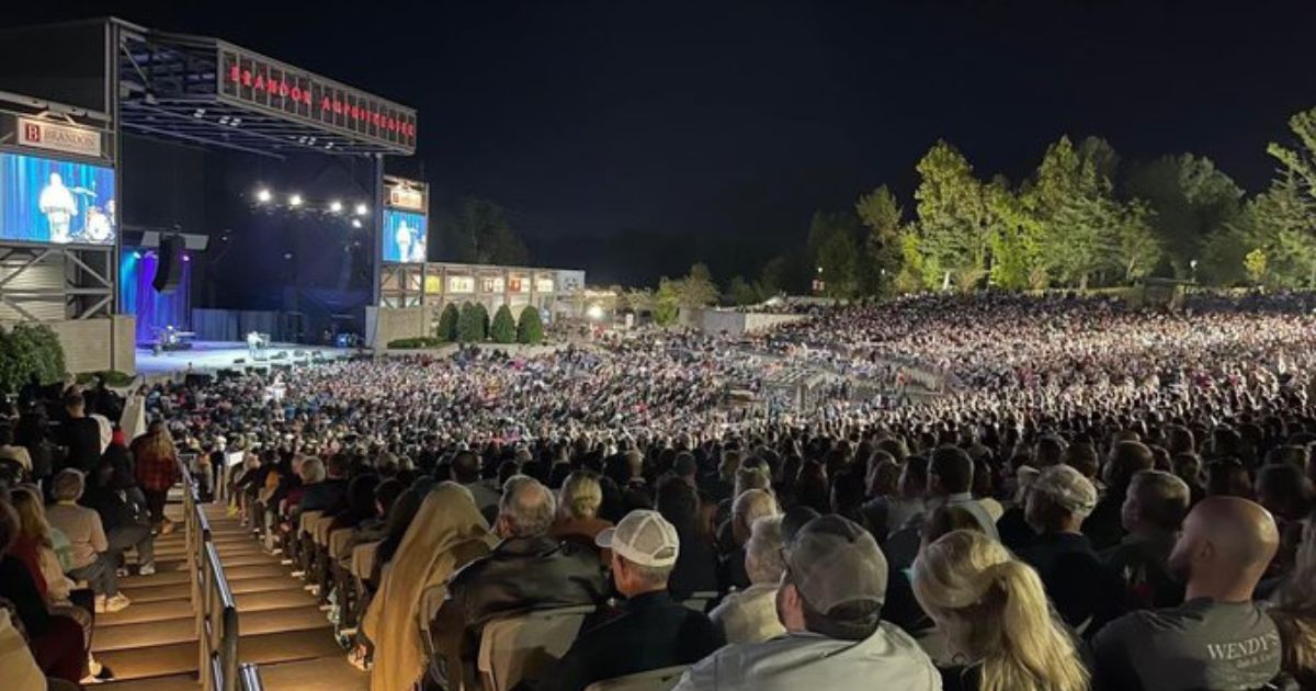 About 10,000 individuals fill the Brandon Amphitheater near Jackson, Mississippi, on Wednesday, the final day of Rick Gage's crusade.