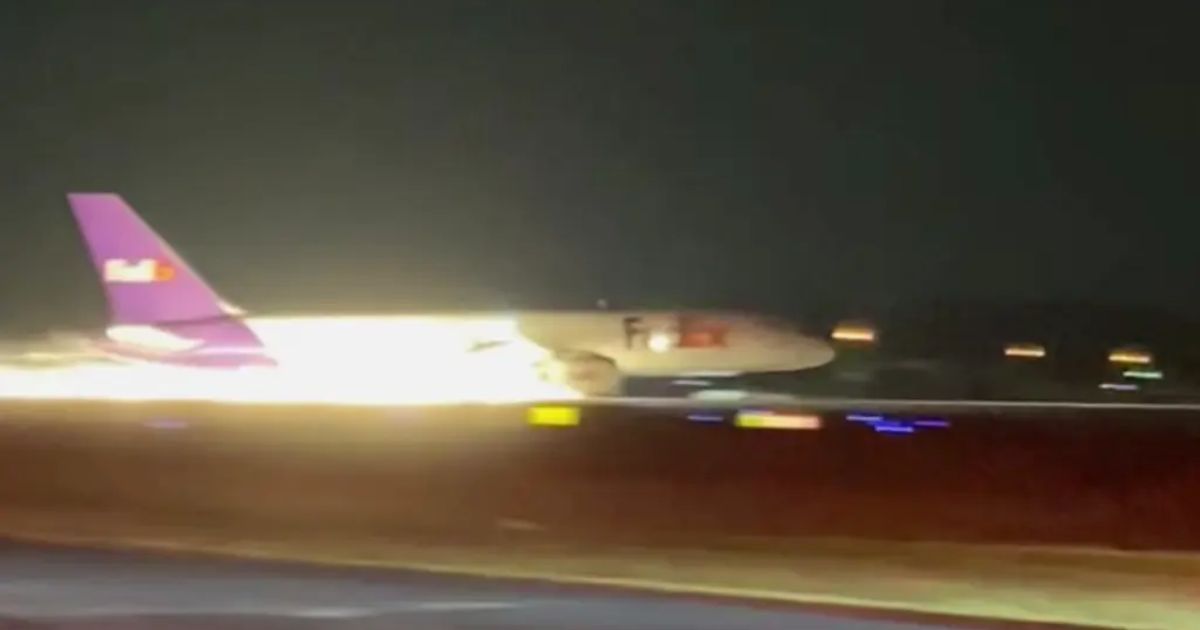 FedEx 757 making an emergency landing