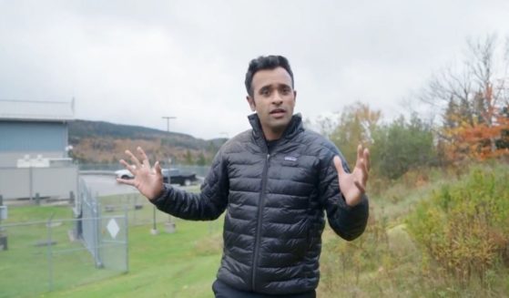 Vivek Ramaswamy is at the Canada-U.S. border.