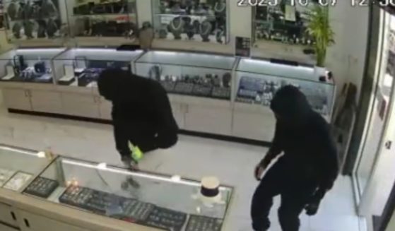 A robbery occurred Saturday afternoon in Manhattan Beach, California.