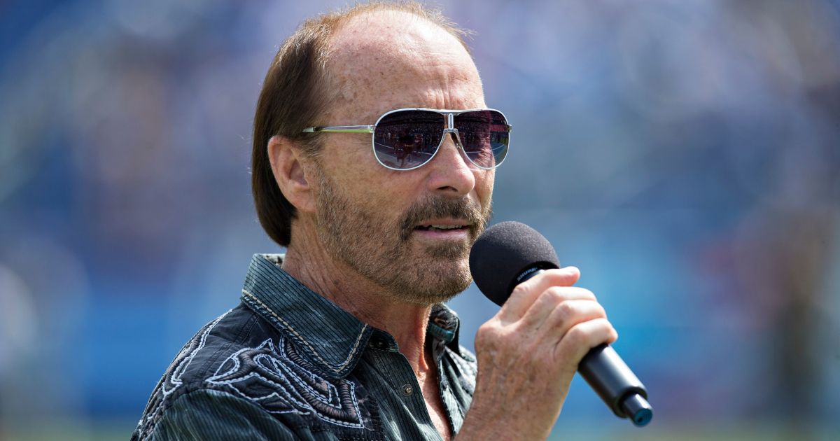 Lee Greenwood performs before a game between the Dallas Cowboys and the Tennessee Titans in Nashville, Tennessee, on Sept. 14, 2014. Greenwood has recently announced his plans for retirement.