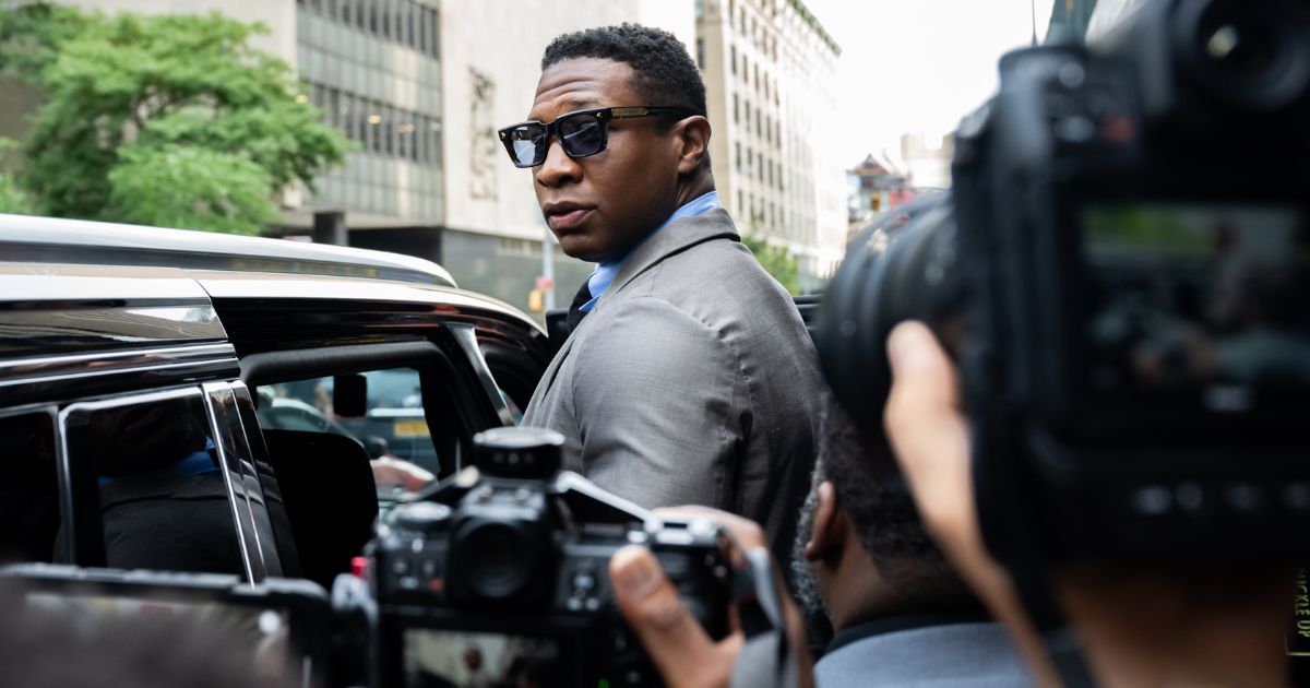 Jonathan Majors, looks backs at media while leaving Manhattan Criminal court after his pre trial hearing on August 3, 2023 in New York City.