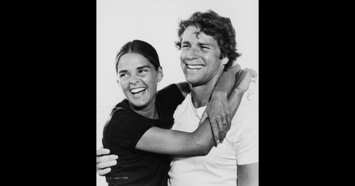 Ali MacGraw and Ryan O'Neal, stars of the film 'Love Story', directed by Arthur Hiller, 1970.