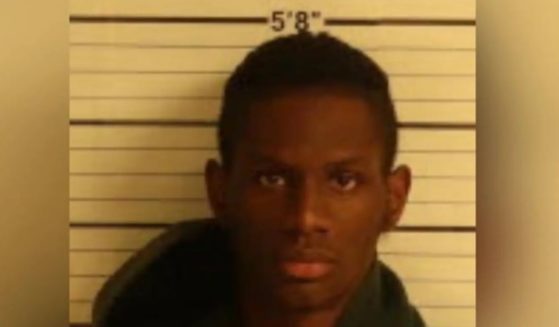 The suspect, identified as Demarkus Davis, only lasted about 45 minutes before stopping a stranger to ask them to call the police to come get him.