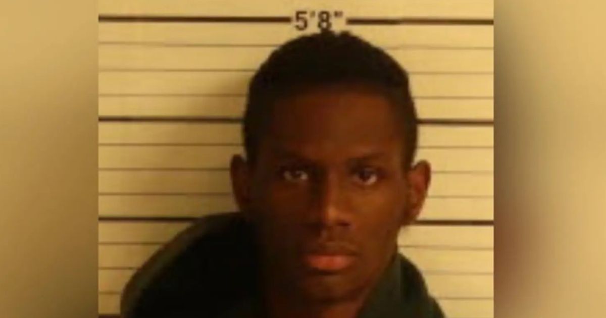 The suspect, identified as Demarkus Davis, only lasted about 45 minutes before stopping a stranger to ask them to call the police to come get him.