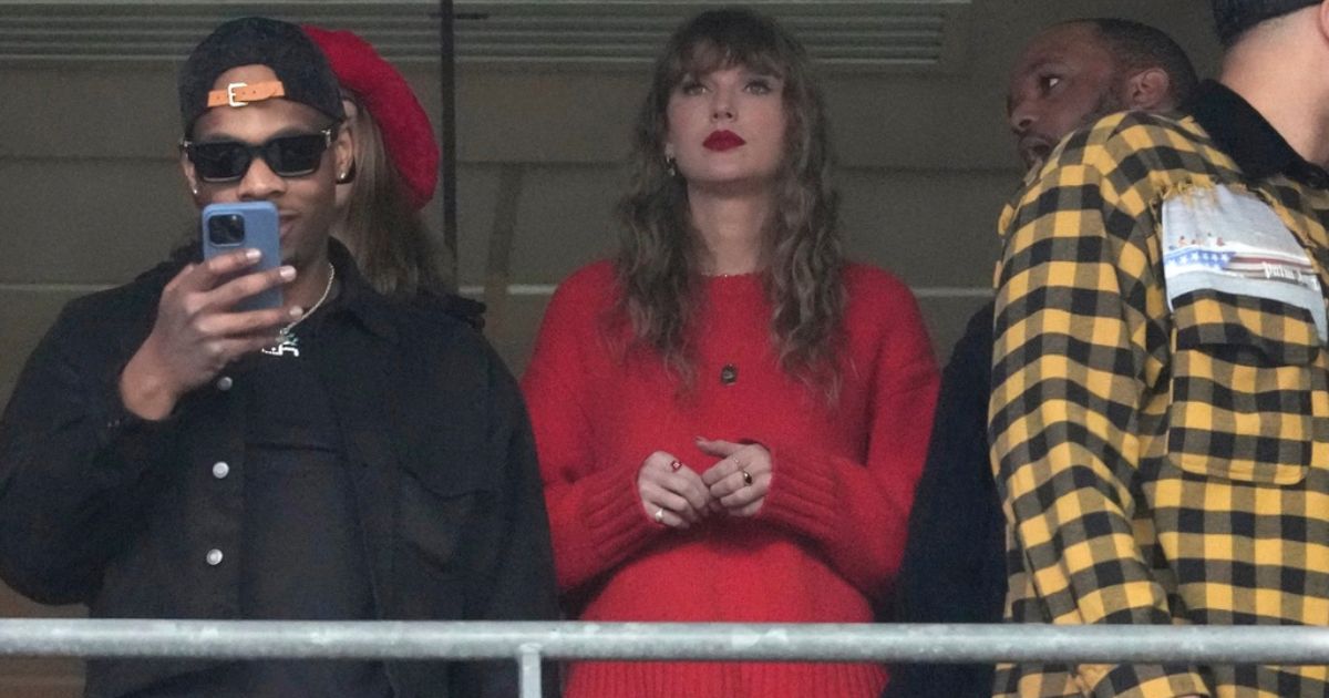 Taylor Swift, center, watches the AFC Championship NFL football game between the Baltimore Ravens and the Kansas City Chiefs, Sunday, in Baltimore.