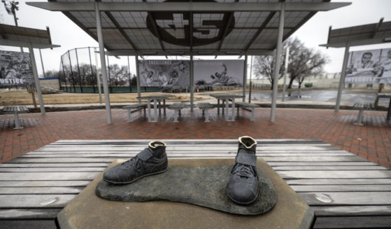 A bronze statue of legendary baseball pioneer Jackie Robinson was stolen from a park in Wichita, Kansas, during the early morning hours of Thursday.