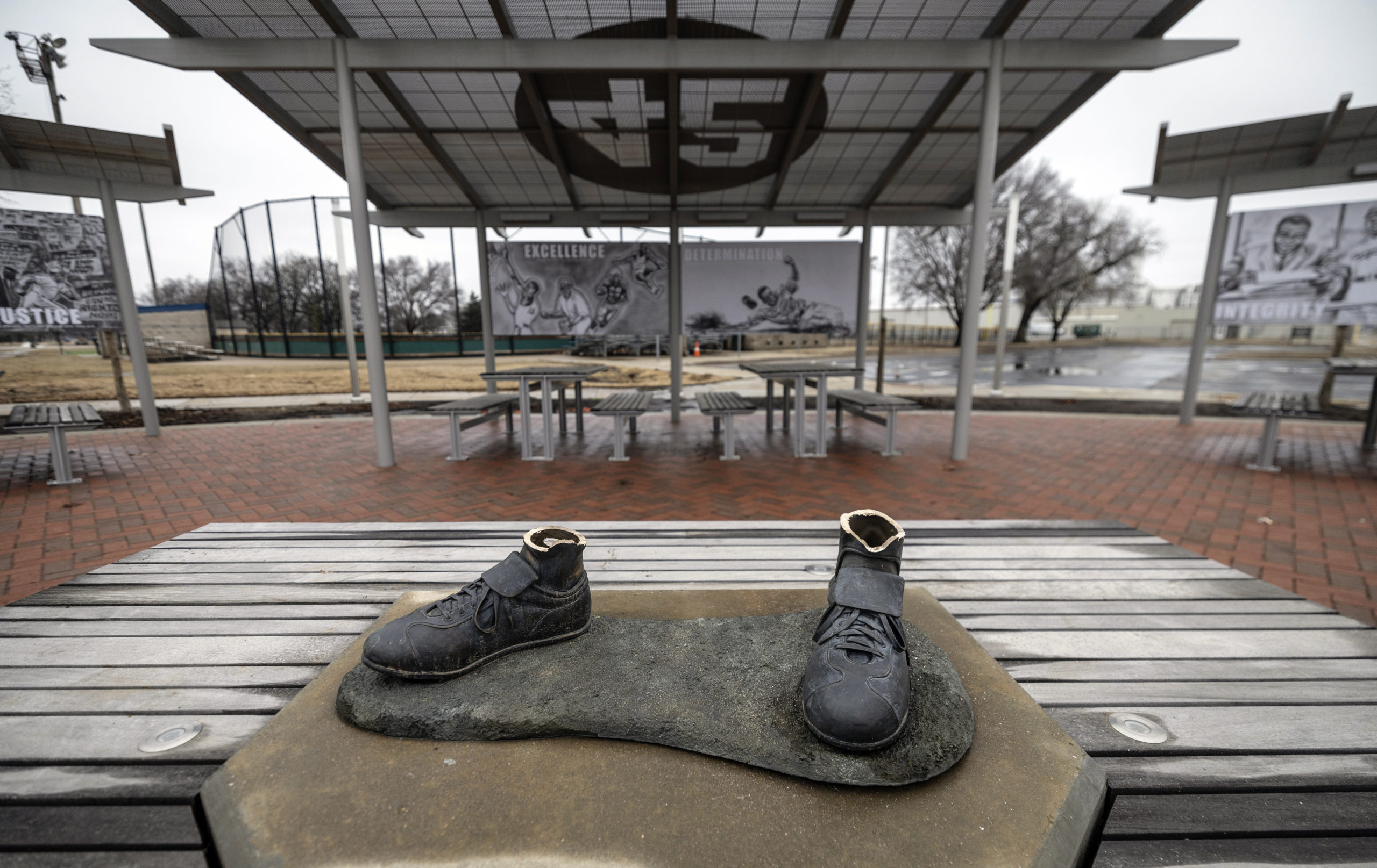 A bronze statue of legendary baseball pioneer Jackie Robinson was stolen from a park in Wichita, Kansas, during the early morning hours of Thursday.