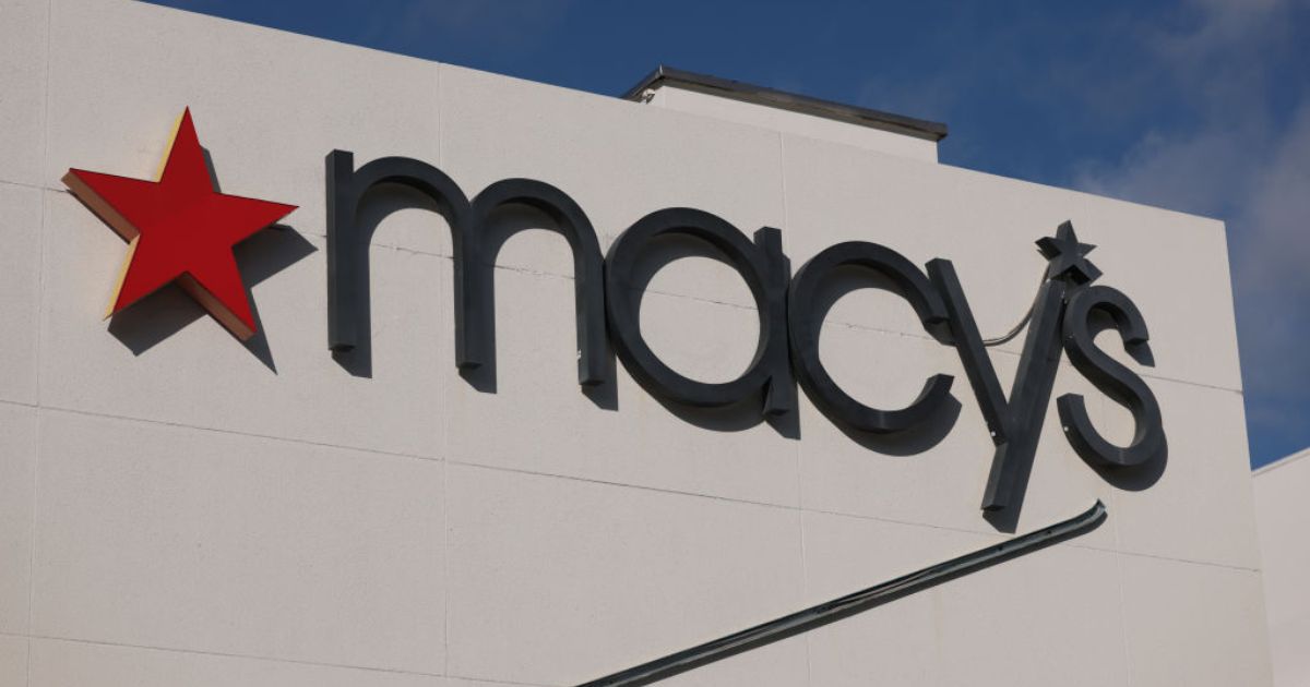 Macy’s to close 100+ stores, aims for fresh start