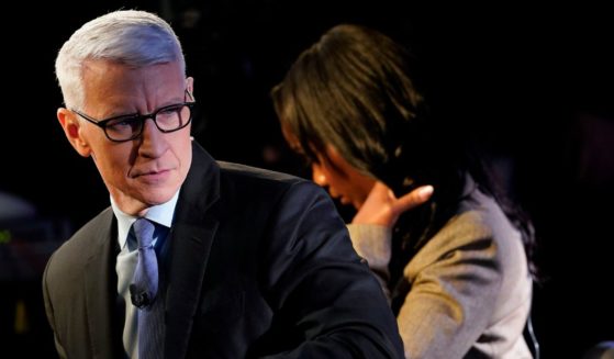 Anderson Cooper waiting for the start of the CNN Republican presidential debate