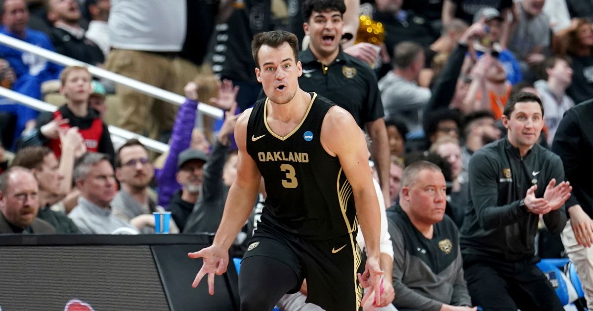 Oakland's Jack Gohlke reacts after hitting a 3-point shot against Kentucky in the first round of the men's NCAA Tournament in Pittsburgh on Thursday.